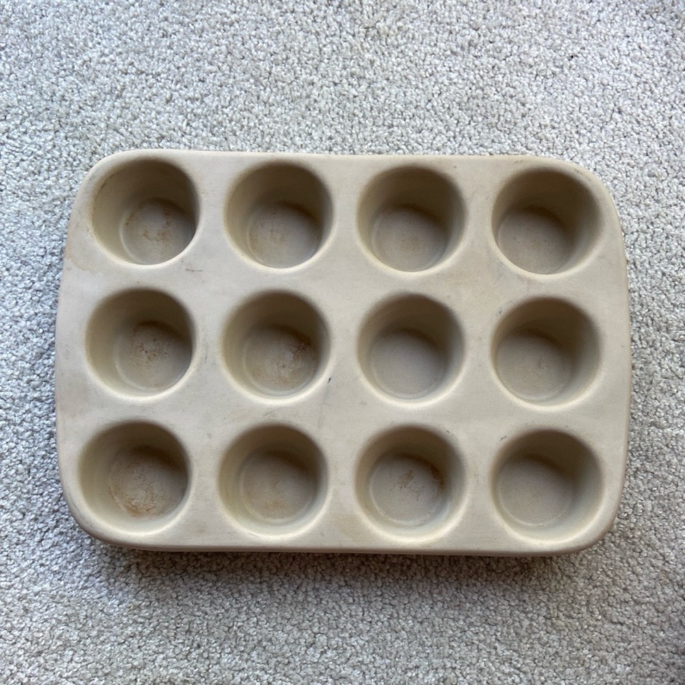🪷Pampered Chef Family Heritage Stoneware Muffin Cupcake Pan Discontinued RARE